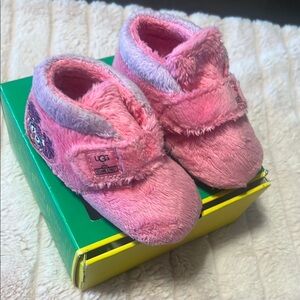 UGG Kids Pink Fuzzy Slippers size 2/3